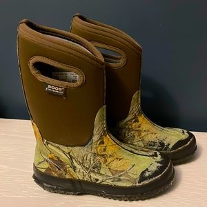 Youth Bogs Camo Boots Size 3